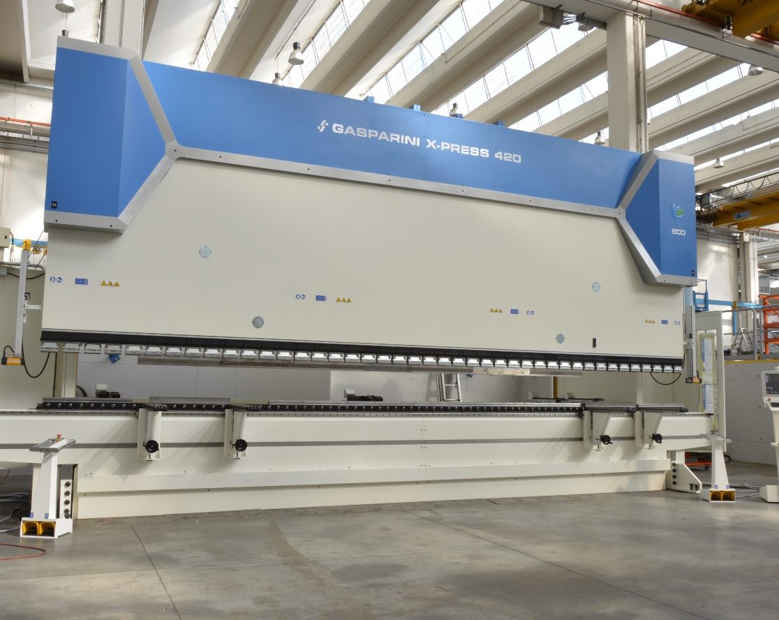 High-tonnage press brake for sheet metal bending